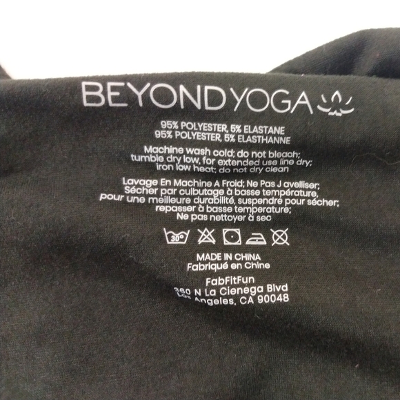 Beyond Yoga Infinity scarf with pocket - Picture 4 of 6